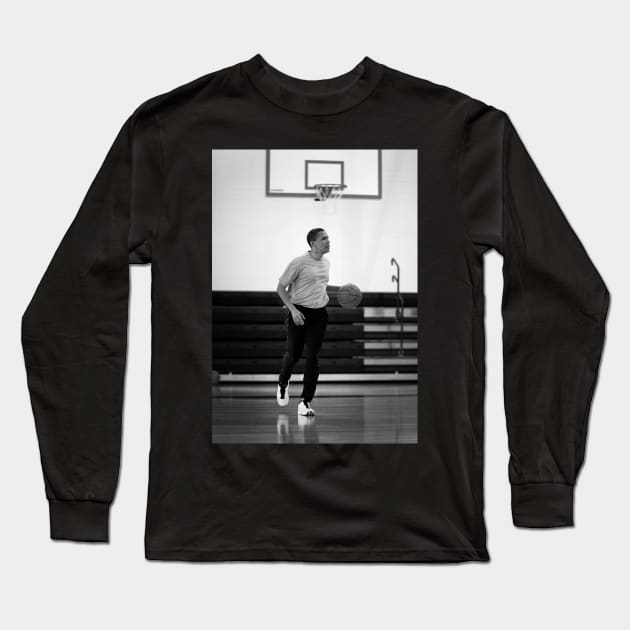 Barack Obama plays basketball Long Sleeve T-Shirt by Soriagk